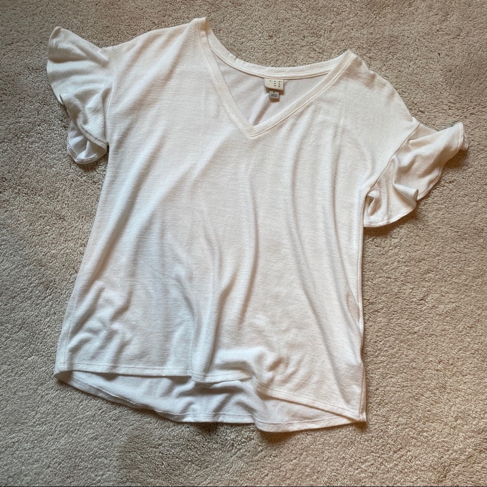 ❤️4/$20 NWOT. Cute white shirt